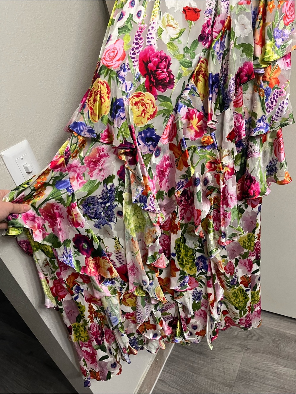 Alice + Olivia Hayden Floral Ruffle Maxi Dress Size 10 - Picture 9 of 12